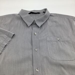 Travis Mathew Mens Short Sleeve Button Up Lightweight Shirt Size‎ Medium